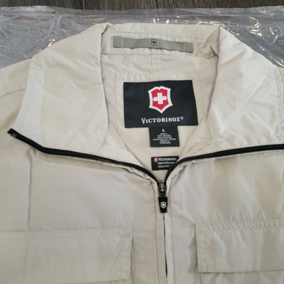 VICTORINOX  size L - Picture 6 of 10